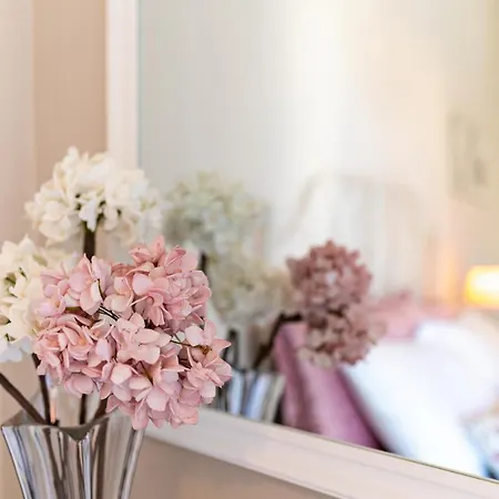 Tres Jolie - Stylish Cityheart Apartman *